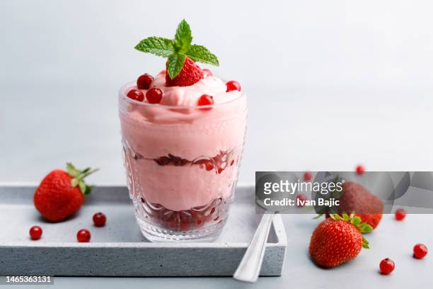 healthy fruit dessert - yogurt cup stock pictures, royalty-free photos & images