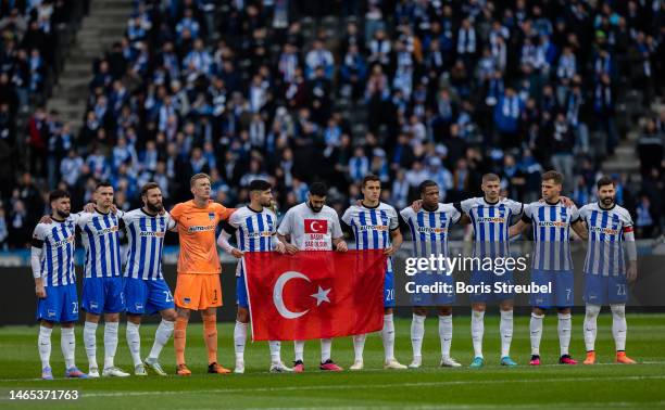 Hertha BSC players observe a minute of silence for the victims of the earthquake in Turkey in Syria prior to the Bundesliga match between Hertha BSC...