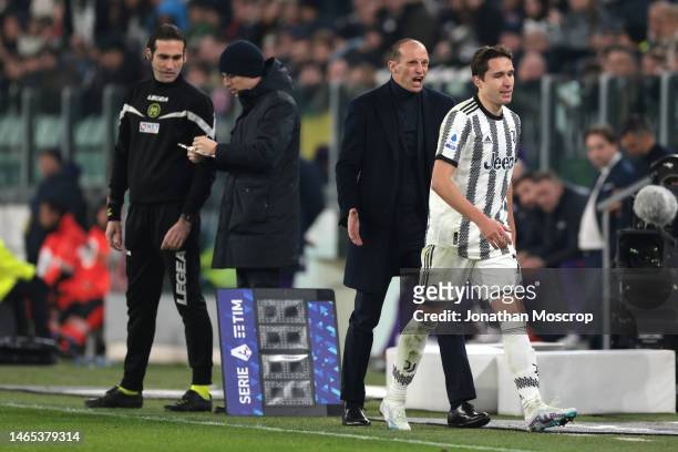 Massimiliano Allegri Head coach of Juventus reacts towards Federico Chiesa of Juventus after substituting him for Leandro Paredes during the Serie A...