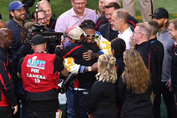Damar Hamlin of the Buffalo Bill stands with the medical personnel that cared for him after he collapsed during a game on January 2, 2023 before...