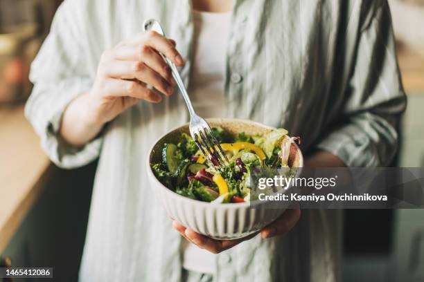 woman holding bowl with products for heart-healthy diet, closeup - équilibre alimentaire photos et images de collection