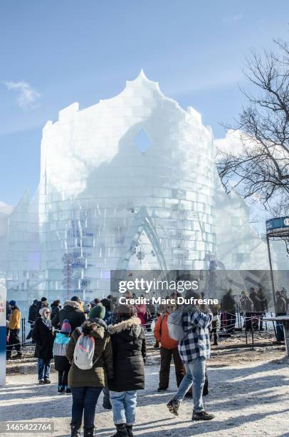 facade of the bonhomme carnaval ice castle - winterfestival stockfoto's en -beelden