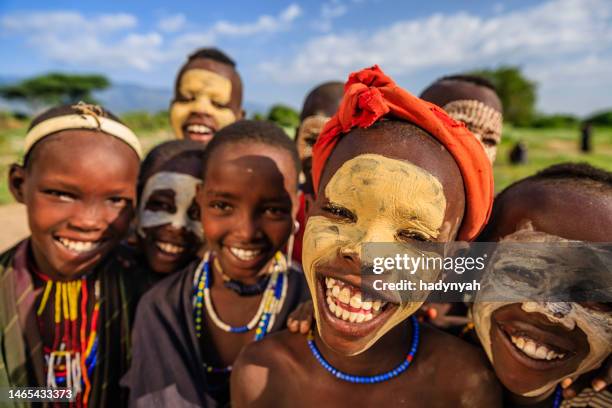 group of happy african children, east africa - african tribal face painting 個照片及圖片檔