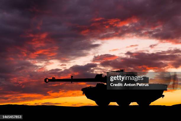 modern french wheeled tank destroyer at sunset - véhicule blindé photos et images de collection