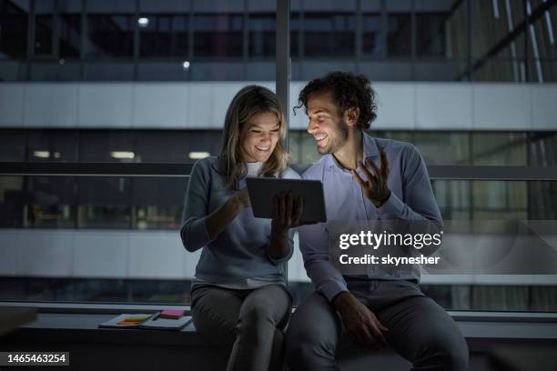 happy business colleagues working on touchpad late in the office. - touchpad bildbanksfoton och bilder