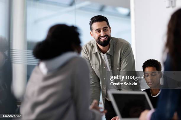 teacher instruction a school class - middle east people stock pictures, royalty-free photos & images