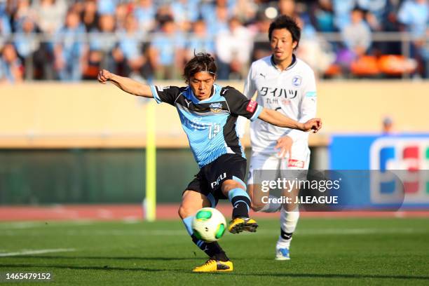 Yoshito Okubo of Kawasaki Frontale scores the team's first goal during the J.League J1 match between Kawasaki Frontale and Oita Trinita at National...