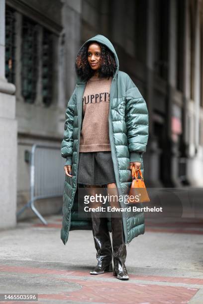 A guest wears a dark green hoodie / shoulder fabric / quilted nylon... News  Photo - Getty Images