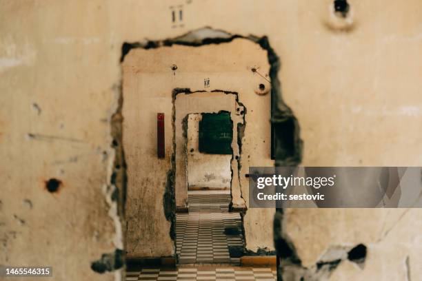 s21 prison. cambodia, phnom penh - limpeza étnica imagens e fotografias de stock