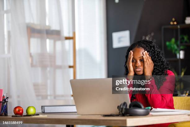 Woman Head Over Computer Screen Woman Staring At Computer Screen Photos and Premium High Res Pictures ...