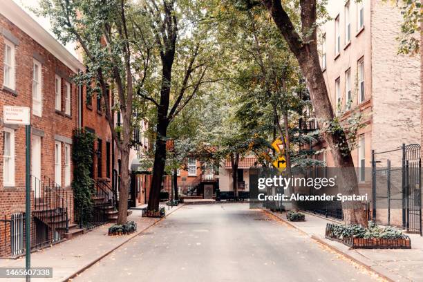 residential street in greenwich village, new york city, usa - leere straße stock-fotos und bilder