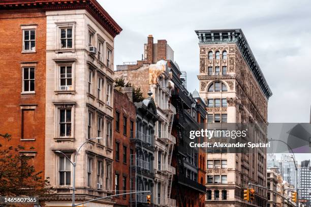 streets of soho shopping district in new york city, usa - soho new york stock-fotos und bilder