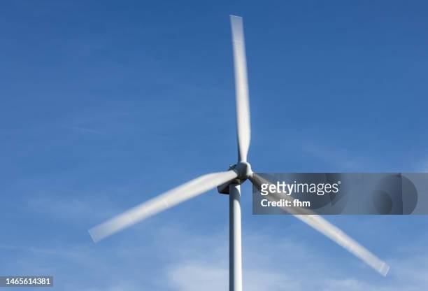 wind turbine - wind turbine long exposure stock-fotos und bilder