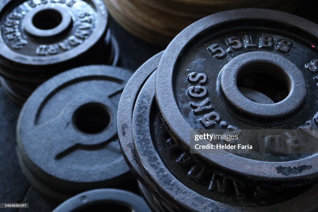 Weight training plate