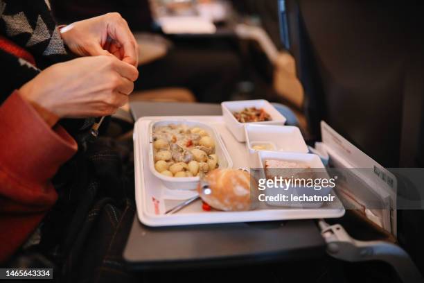fluggesellschaft essen - airline food stock-fotos und bilder