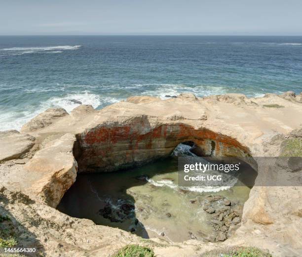 Arcuate Ridge 40 Devils Punchbowl Oregon Stock Photos, High-Res Pictures, and Images ...