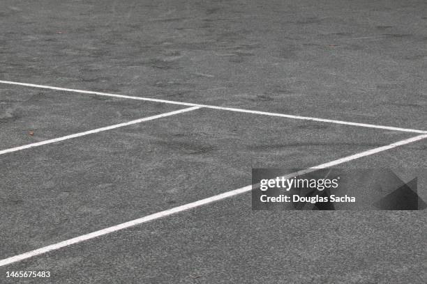 clay tennis and pickle ball court - tennis ball on court stock pictures, royalty-free photos & images