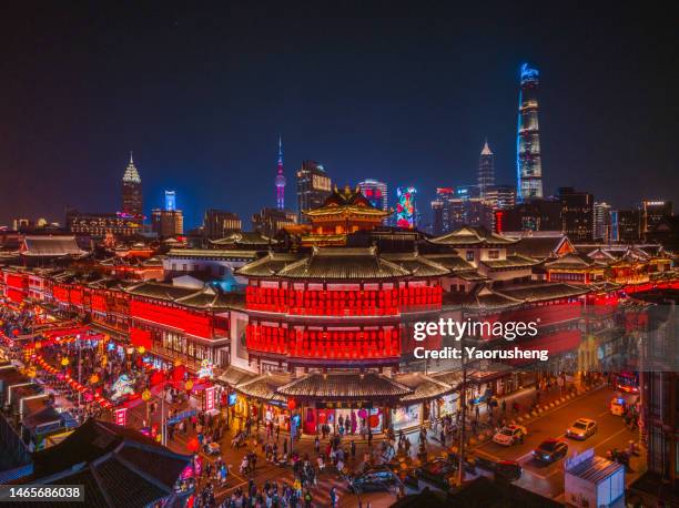 shanghai yu yuan garden at twilight duiring chinese lunar new year celebration holiday - shanghai temple stock pictures, royalty-free photos & images