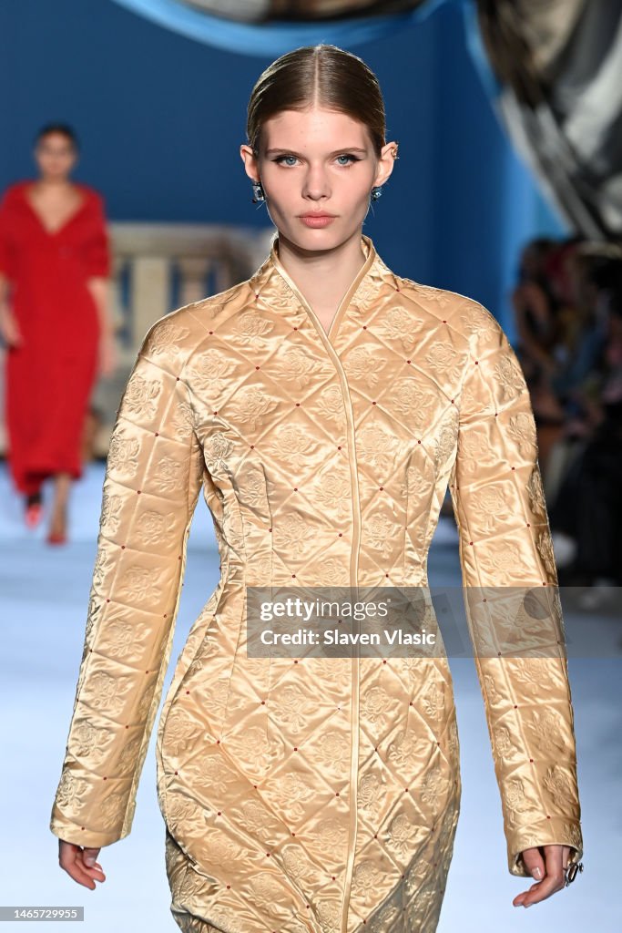 A model walks the runway wearing Tory Burch during Fall/Winter 2023... News  Photo - Getty Images