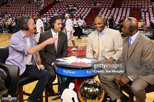 Analysts Bill Simmons, Matt Winer, Charles Barkley and Greg Anthony disscus the game between the Oklahoma City Thunder and the Miami Heat after Game...