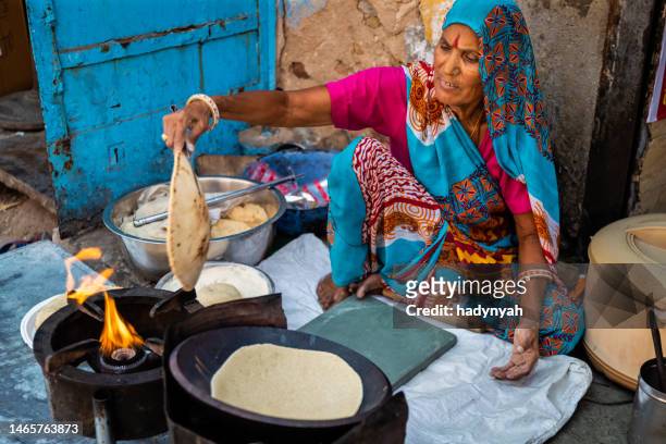 indian street vendor preparing food - chapatti, flat bread - roti stock pictures, royalty-free photos & images