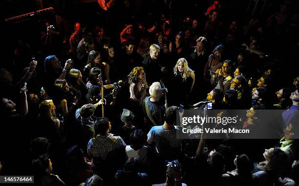 Deerda Rae 81 Delta Rae Performs At The Troubadour Stock Photos, High-Res Pictures ...