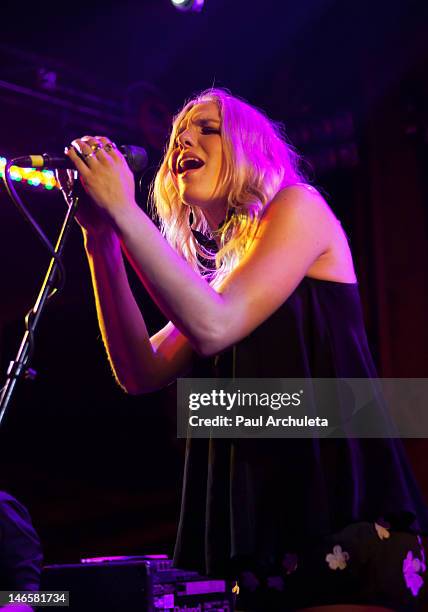 Delta Rue Images Southern Rock Band Delta Rae Photos and Premium High Res Pictures ...