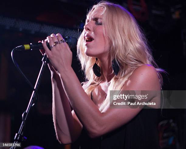 Delta Rue Images Southern Rock Band Delta Rae Photos and Premium High Res Pictures ...