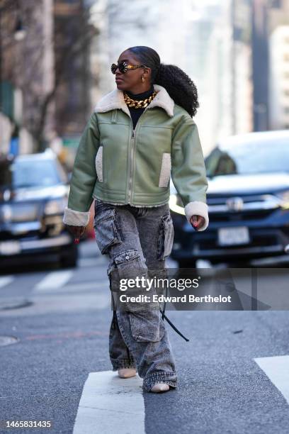 3,093 Cargo Pants Heels Stock Photos, High-Res Pictures, and Images - Getty Images 3,093 Cargo Pants Heels Stock Photos, High-Res Pictures, And Images - Getty Images