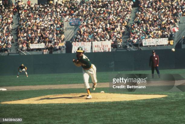 Oakland Athletics' Ken Holtzman pitching against the New York Mets in the World Series in Oakland, California, in October 1973.