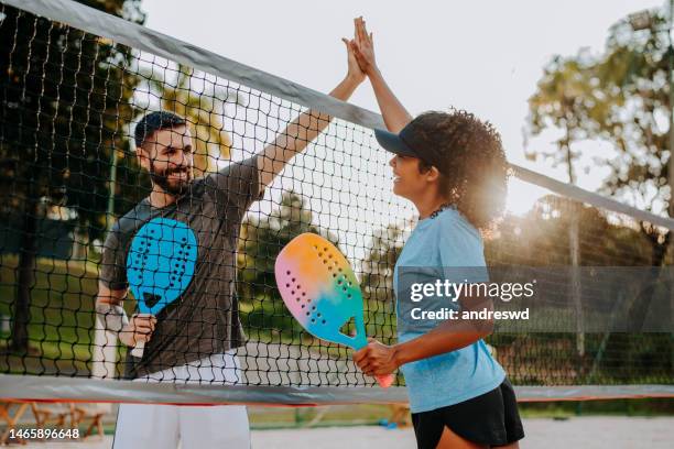 greeting the opponent at the end of the beach tennis game - tennisser stockfoto's en -beelden