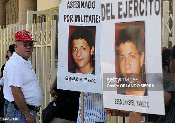 Wilfredo Yanez, father of minor Ebed, killed by army soldiers during the "Relampago" operation to fight delinquency, protest demanding justice in...