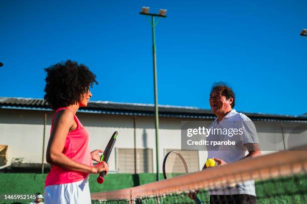 coach talking to female tennis player - atividade bildbanksfoton och bilder