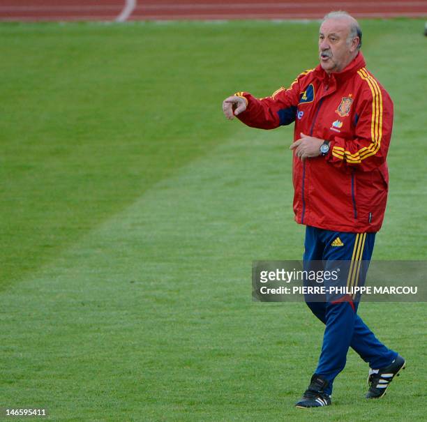 Spanish headcoach Vicente Del Bosque gestures during a training session in Gniewino on June 20, 2012 during the Euro 2012 football championships....