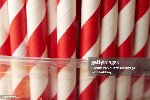 group of paper straws - drinking straw stock-fotos und bilder