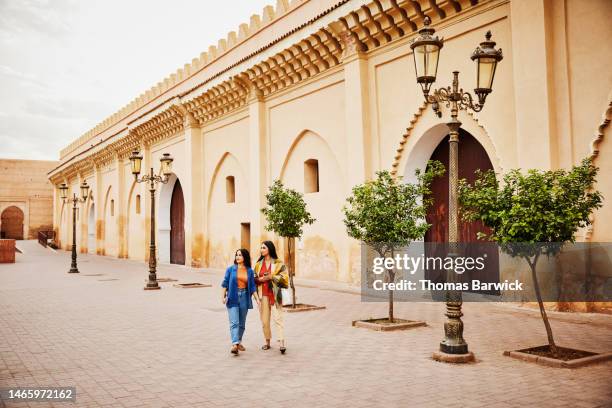 wide shot of friends on morning walking tour of the medina of marrakech - morocco tourist stock pictures, royalty-free photos & images