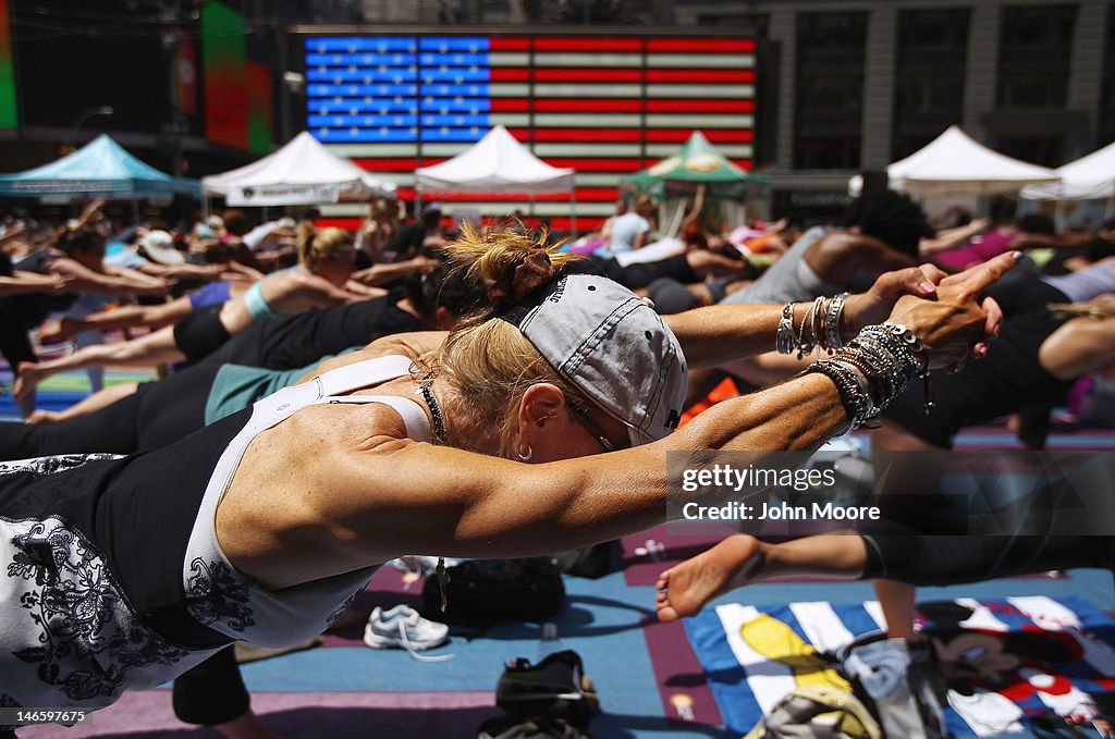 Heat Wave Hits New York City On First Day Of Summer