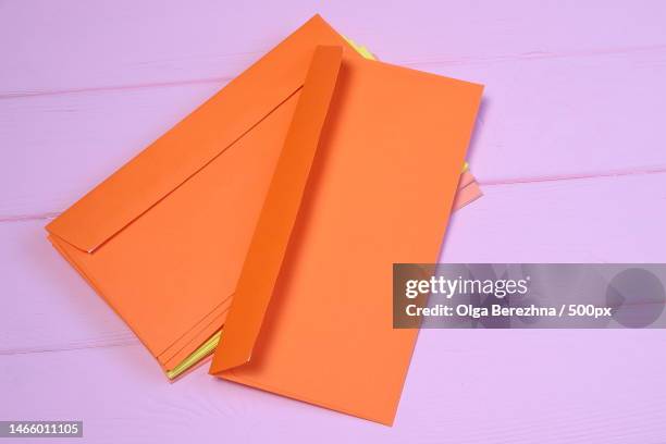 group of colorful envelopes on wooden table,mock up,spain - folder mockup stockfoto's en -beelden