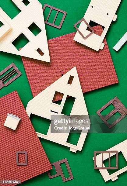 plastic house model building kit - dollhouse stockfoto's en -beelden