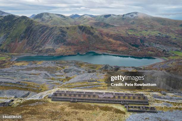 dinorwic quarry cutting sheds - dinorwic quarry stock pictures, royalty-free photos & images