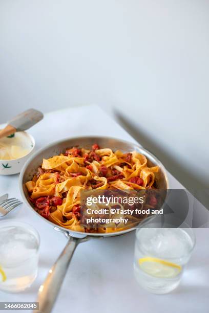tagliatelle and beef ragout - tagliatelle fotografías e imágenes de stock