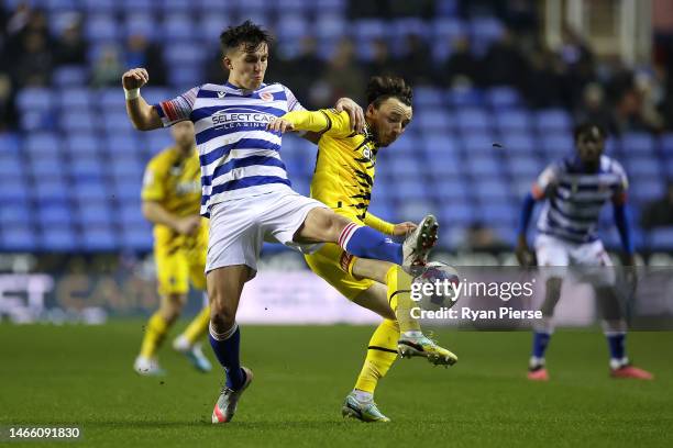 Tom McIntyre of Reading challenges Ollie Rathbone of Rotherham United during the Sky Bet Championship match between Reading and Rotherham United at...