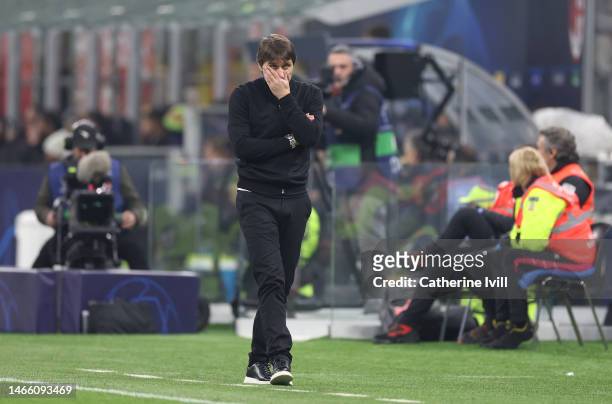 Antonio Conte, Manager of Tottenham Hotspur, reacts during the UEFA Champions League round of 16 leg one match between AC Milan and Tottenham Hotspur...