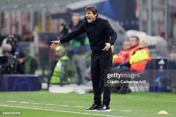 Antonio Conte, Manager of Tottenham Hotspur, reacts during the UEFA Champions League round of 16 leg one match between AC Milan and Tottenham Hotspur...