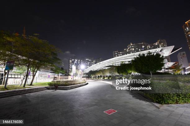 広州-深セン-香港エクスプレスレールリンクの西九龍の外 2023 - tour of the guangzhou shenzhen hong kong express rail link trains ストックフォトと画像