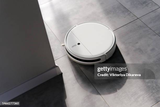 high angle view of robotic vacuum cleaner - aspirapolvere foto e immagini stock