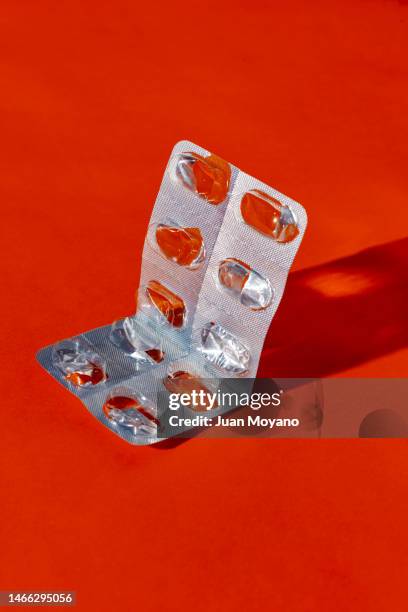 used pill blister pack - pijnstiller stockfoto's en -beelden