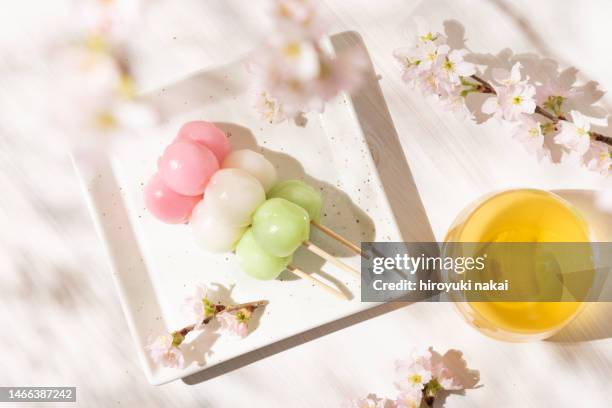 tricolored dumpling - driekleurig stockfoto's en -beelden