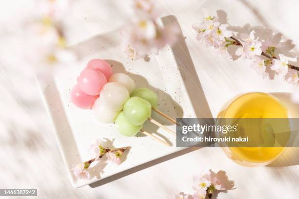 tricolored dumpling - dango dumpling imagens e fotografias de stock
