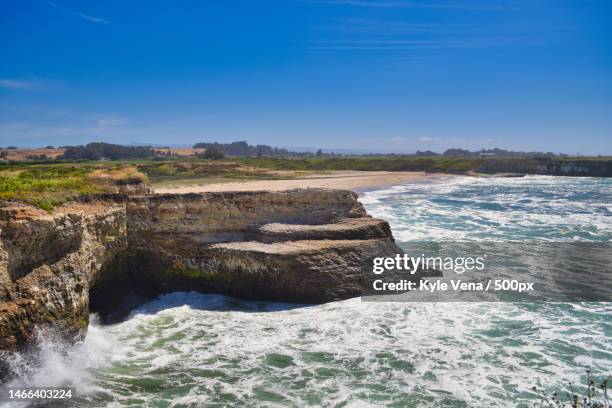 seanic plateau rock from beach escape,santa cruz,california,united states,usa - santa cruz città della california centrale foto e immagini stock